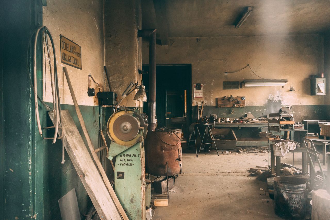 furniture factory workshop production — Why Factory-Direct Custom Furniture Orders Under 5