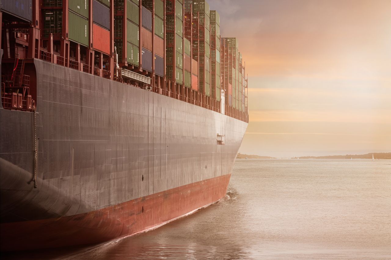 furniture export shipping and packaging — How to Load Furniture in Shipping Containers